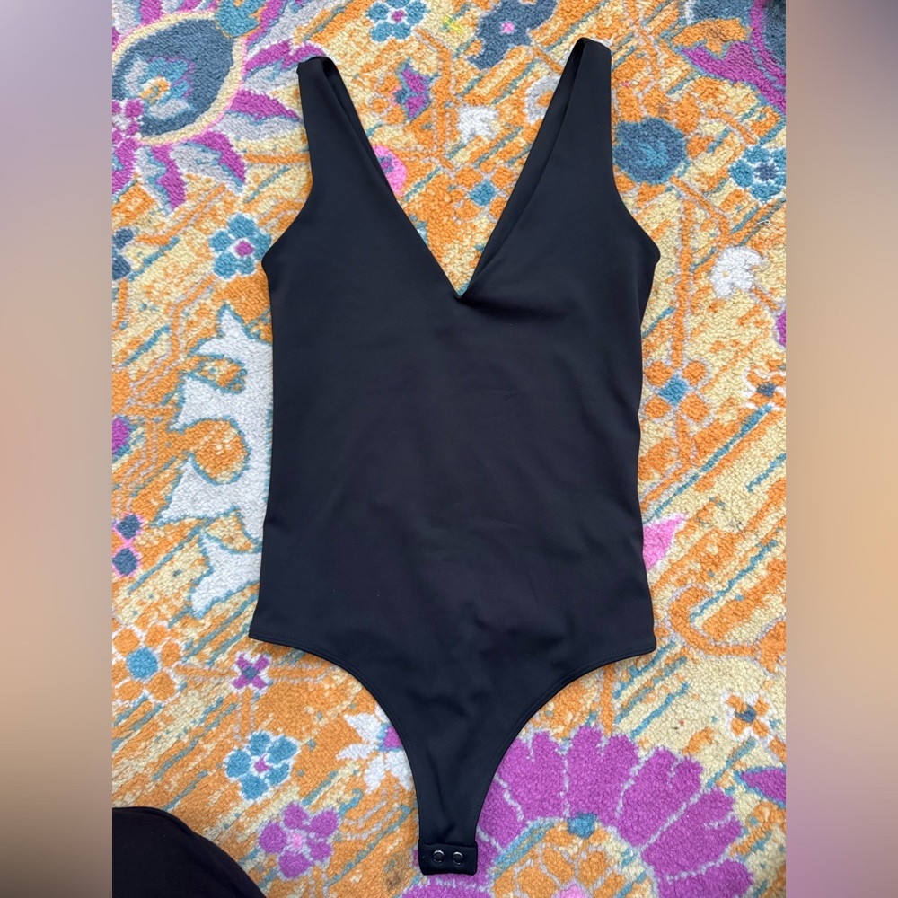 Express body contour XS v neck tank bodysuit Black